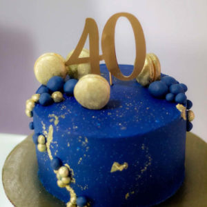 Queque azul y dorado 40 años