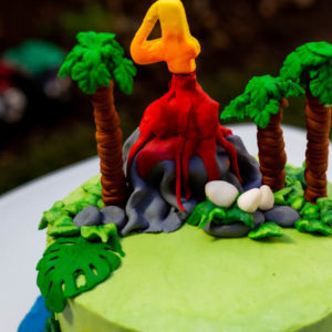 Queque Volcán y dinosaurios