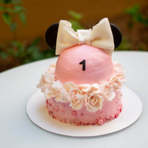 Queque Minnie Mouse con flores