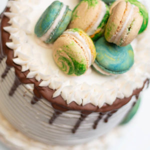 Queque blanco, macarons y drip